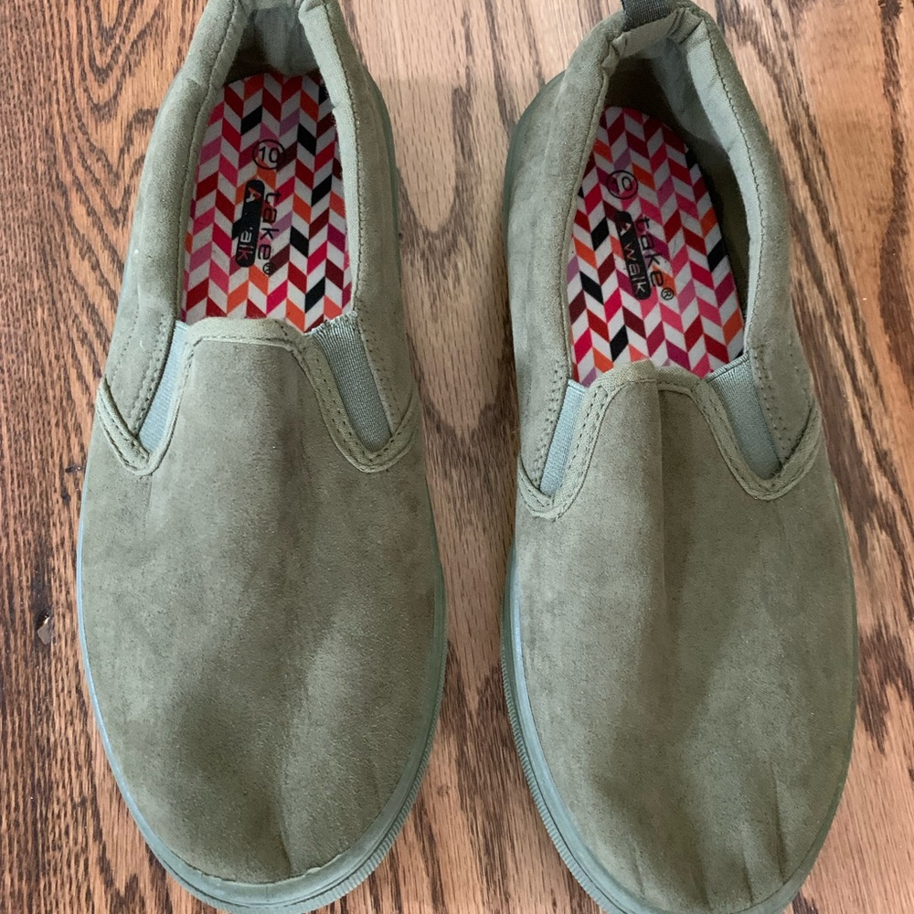 Men’s comfortable canvas slip on shoes